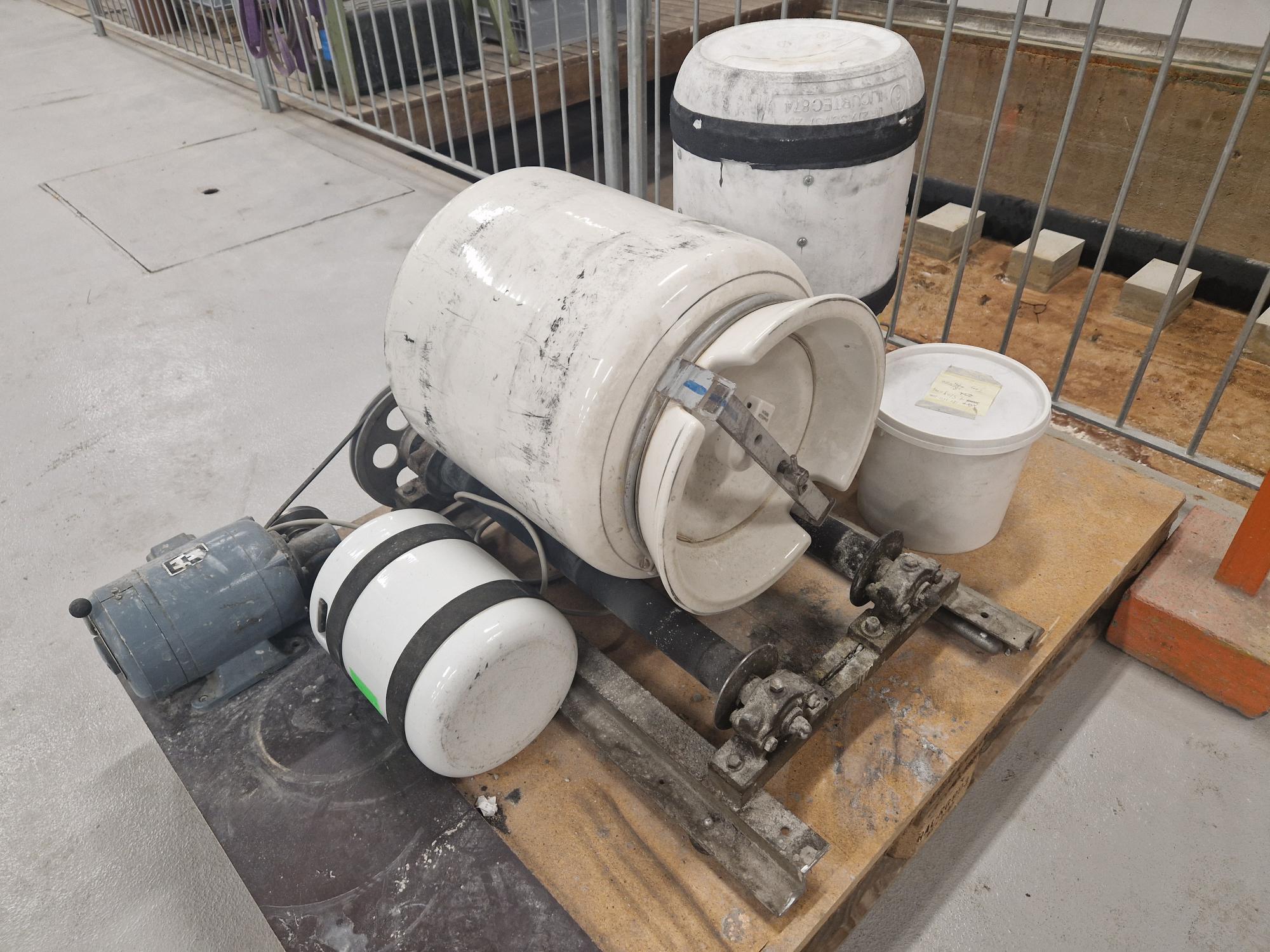 Picture of ROTATOR WHITE CASTING 